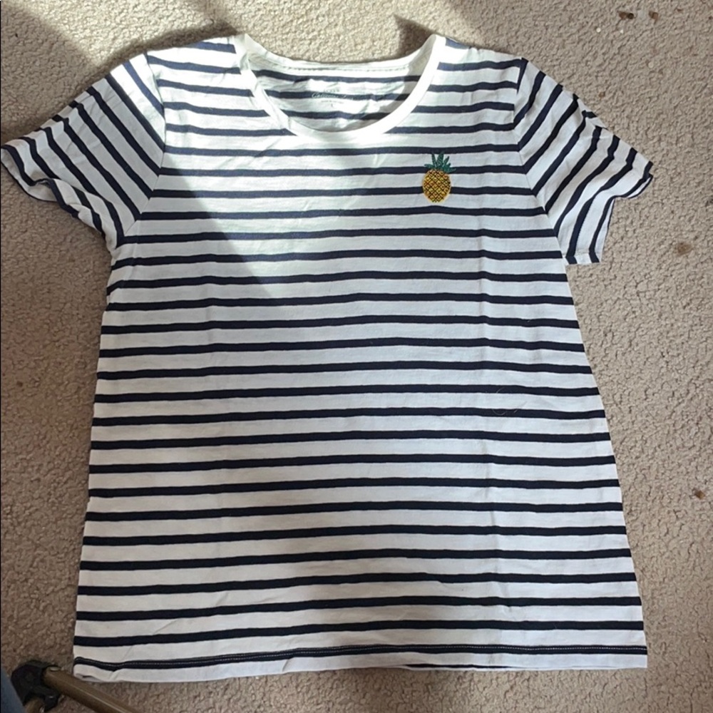 T shirt with pineapple